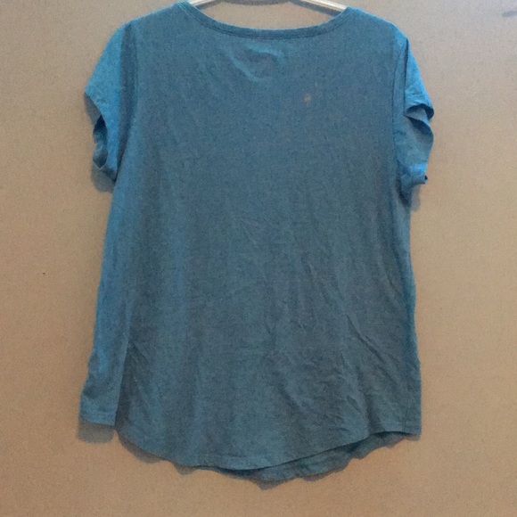 Blue flower Graphic tee size large U- neck - Picture 5 of 6
